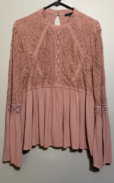 American Eagle Outfitters Tops - American Eagle XL Dusty Rose Lace Bell Sleeve Blouse Boho Peasant Crochet Top